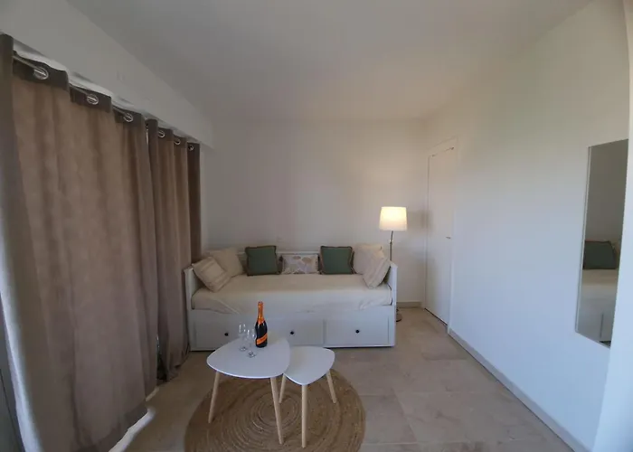 Le Floriana-2 By Interhome